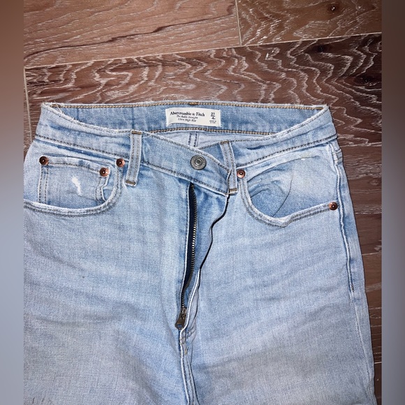 Abercrombie Ankle Straight Ultra High Rise - Picture 2 of 2